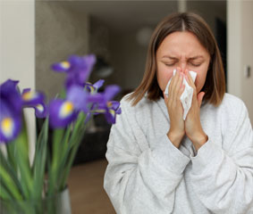 Όταν η αλλεργία μοιάζει με κρυολόγημα: πώς ξεχωρίζουμε τα συμπτώματα